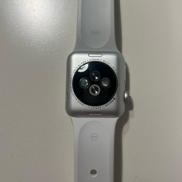 Apple Watch Series 3 (38mm) Silver Aluminum case GPS + Cellular - Picture 3 of 7